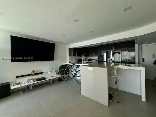 7135 Collins Ave # 814, Miami Beach FL 33141 photo 2