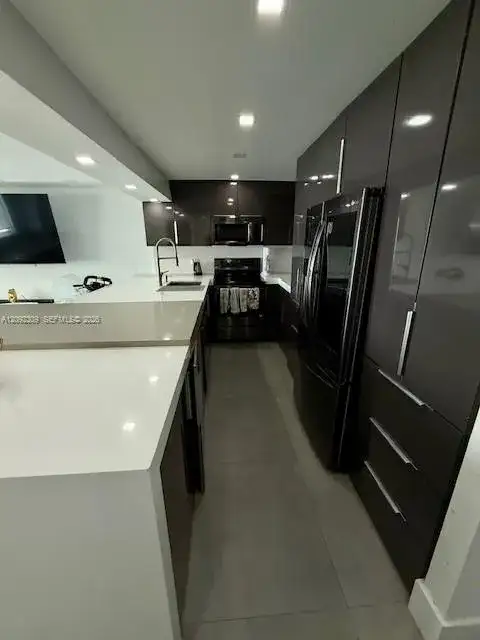 7135 Collins Ave # 814, Miami Beach FL 33141 photo 4