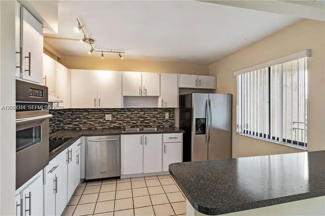 321 Lakeview Dr # 204, Weston FL 33326
