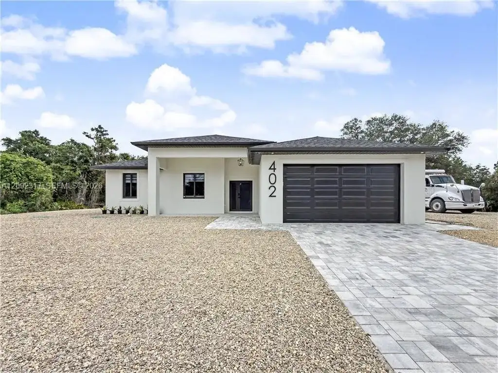 402 Thompson Ave, Lehigh Acres FL 33972 photo 2