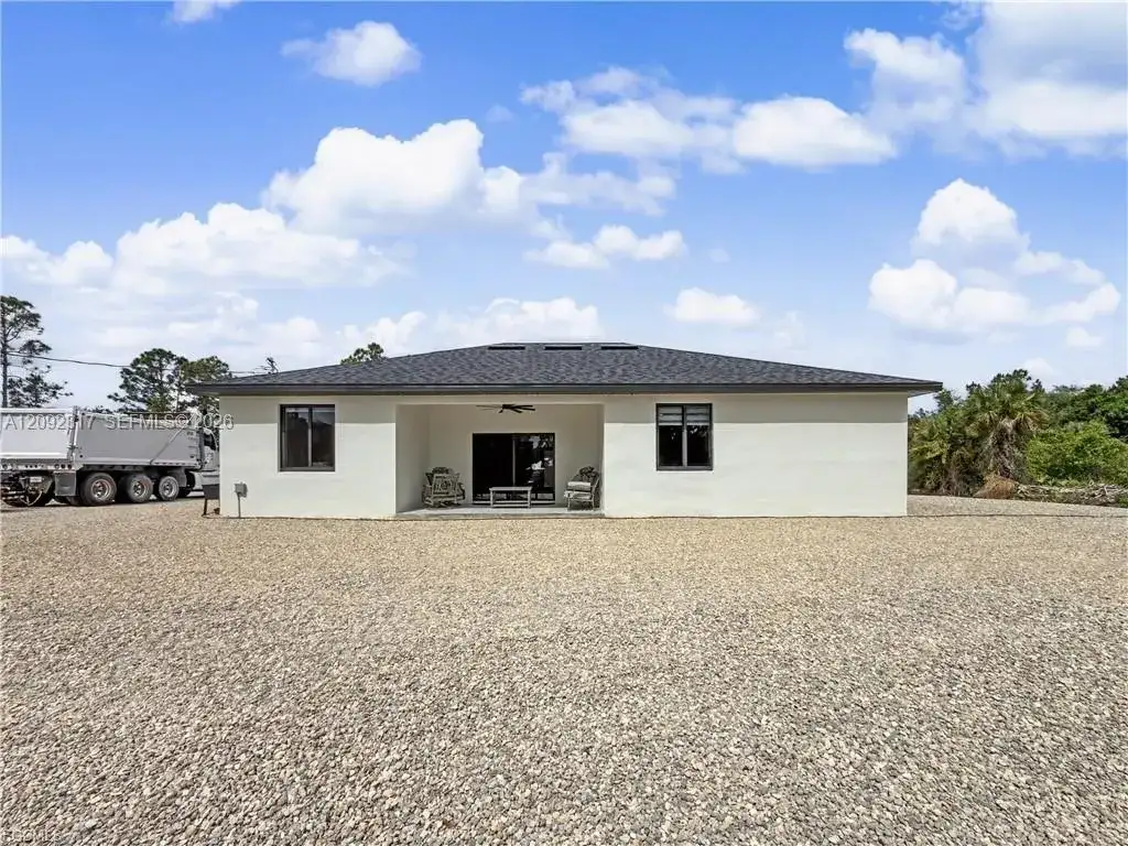 402 Thompson Ave, Lehigh Acres FL 33972 photo 3