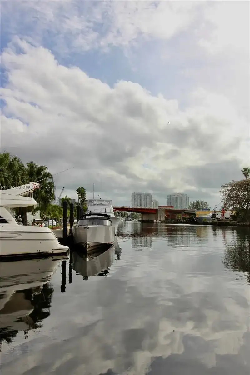 2290 NW North River Dr # 10, Miami FL 33125