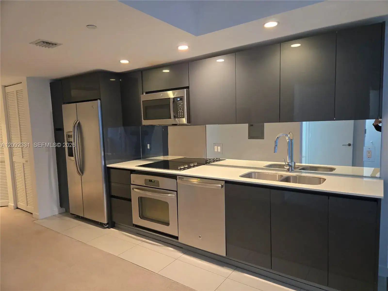 31 SE 6th St # 503, Miami FL 33131 photo 3