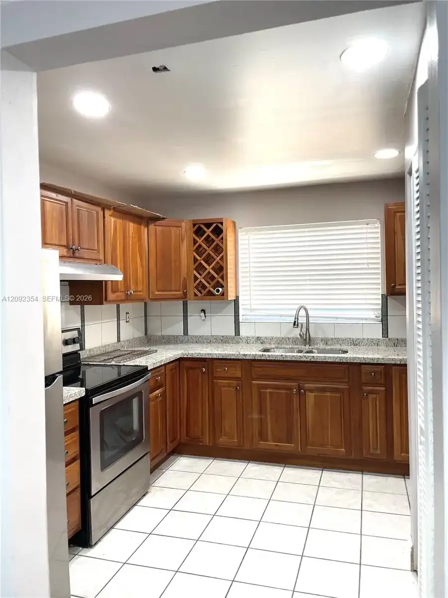 7175 Nova Dr # 107, Davie FL 33317