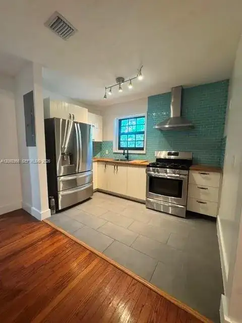 1628 NW 8th St # 1628, Miami FL 33125 photo 3