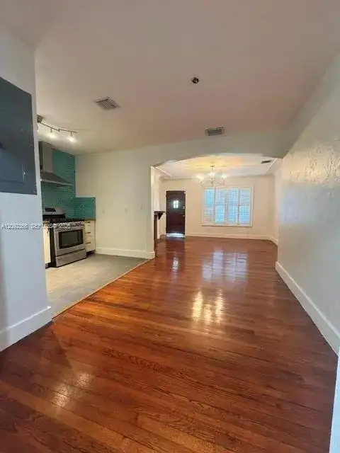 1628 NW 8th St # 1628, Miami FL 33125 photo 4