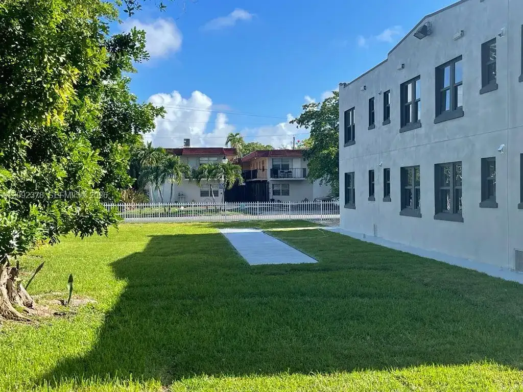 2020 Washington St, Hollywood FL 33020 photo 4