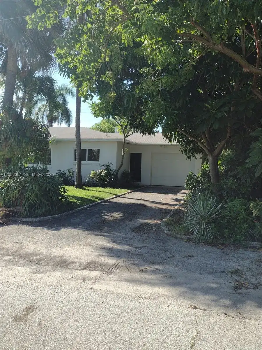 225 E 29th Ct, Riviera Beach FL 33404 photo 2