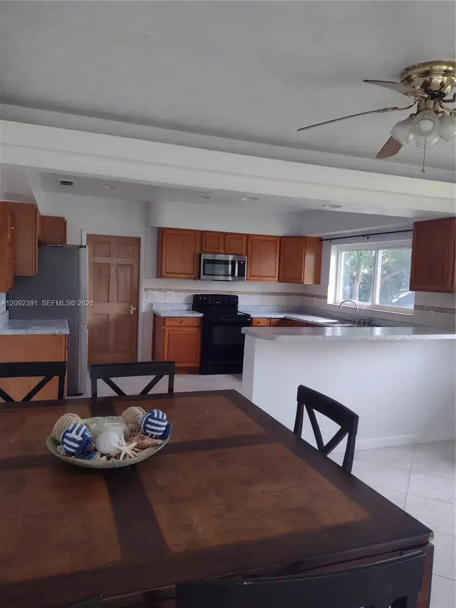 225 E 29th Ct, Riviera Beach FL 33404 photo 3