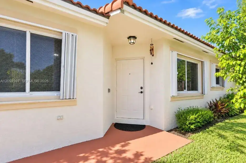 127 Danielle Ct, Weston FL 33326 photo 2