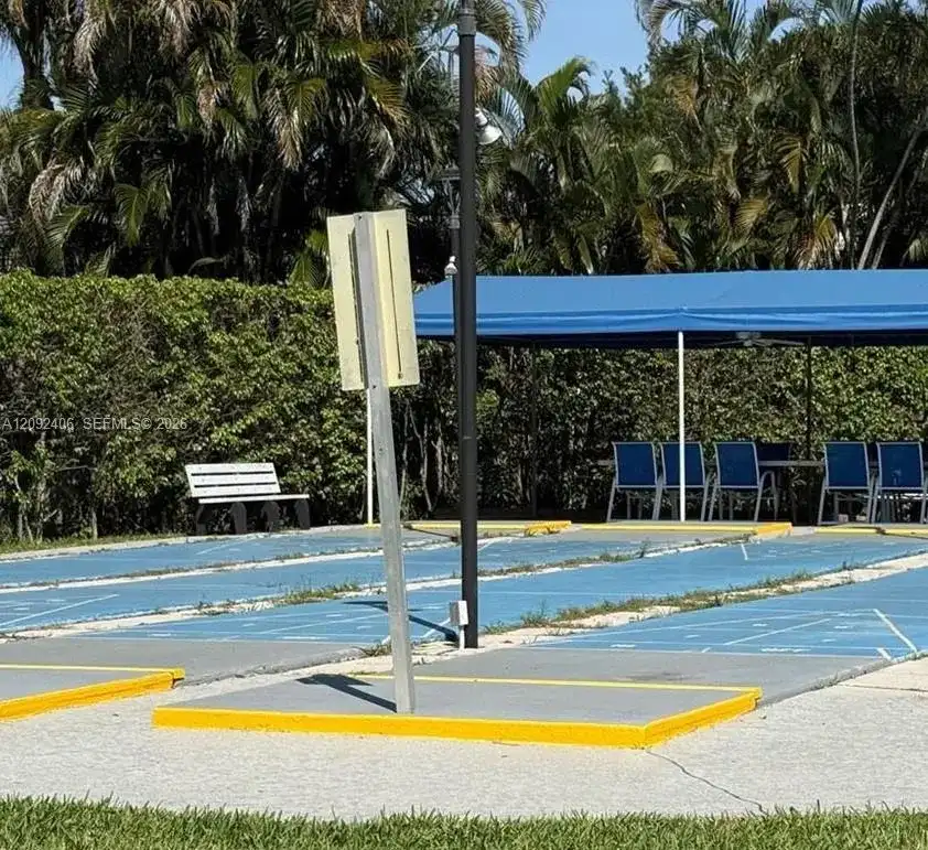 400 S Hollybrook Dr # 305, Pembroke Pines FL 33025