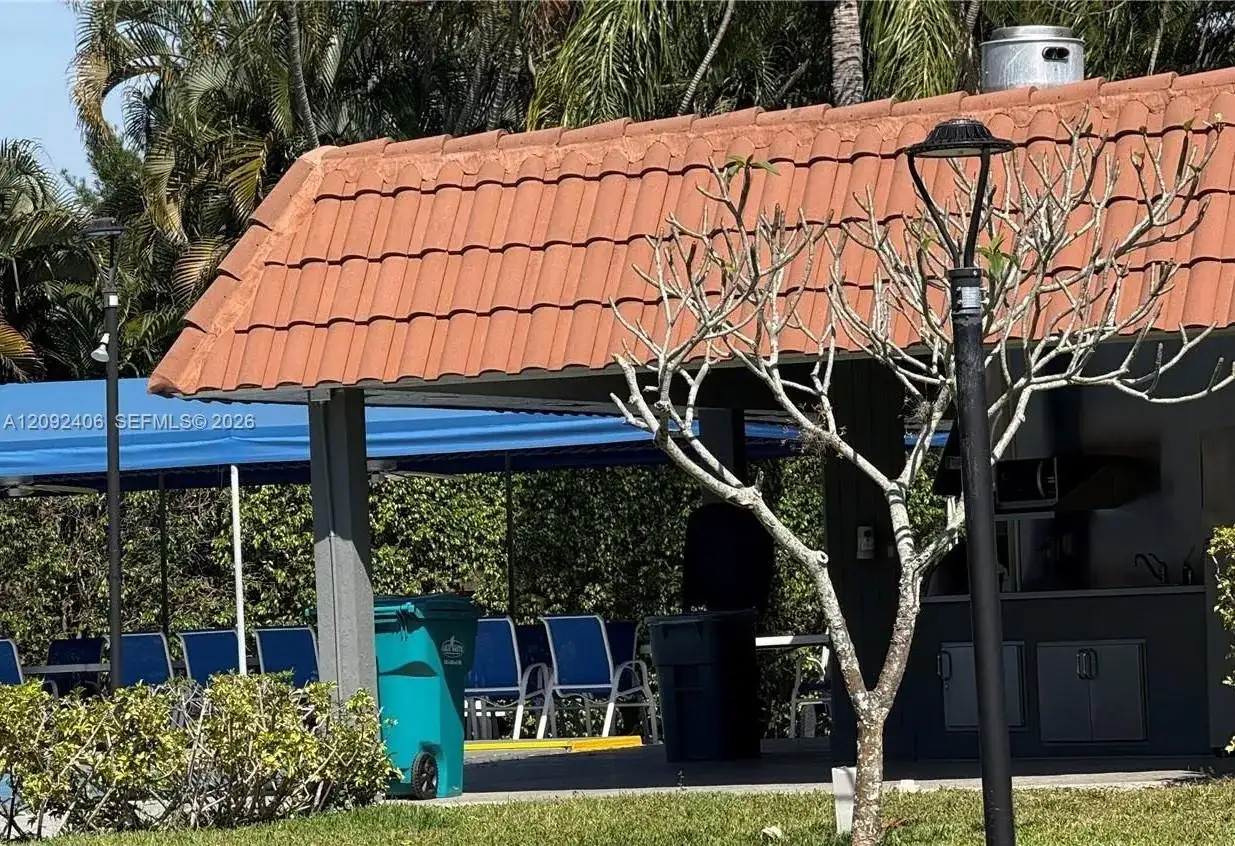 400 S Hollybrook Dr # 305, Pembroke Pines FL 33025 photo 2
