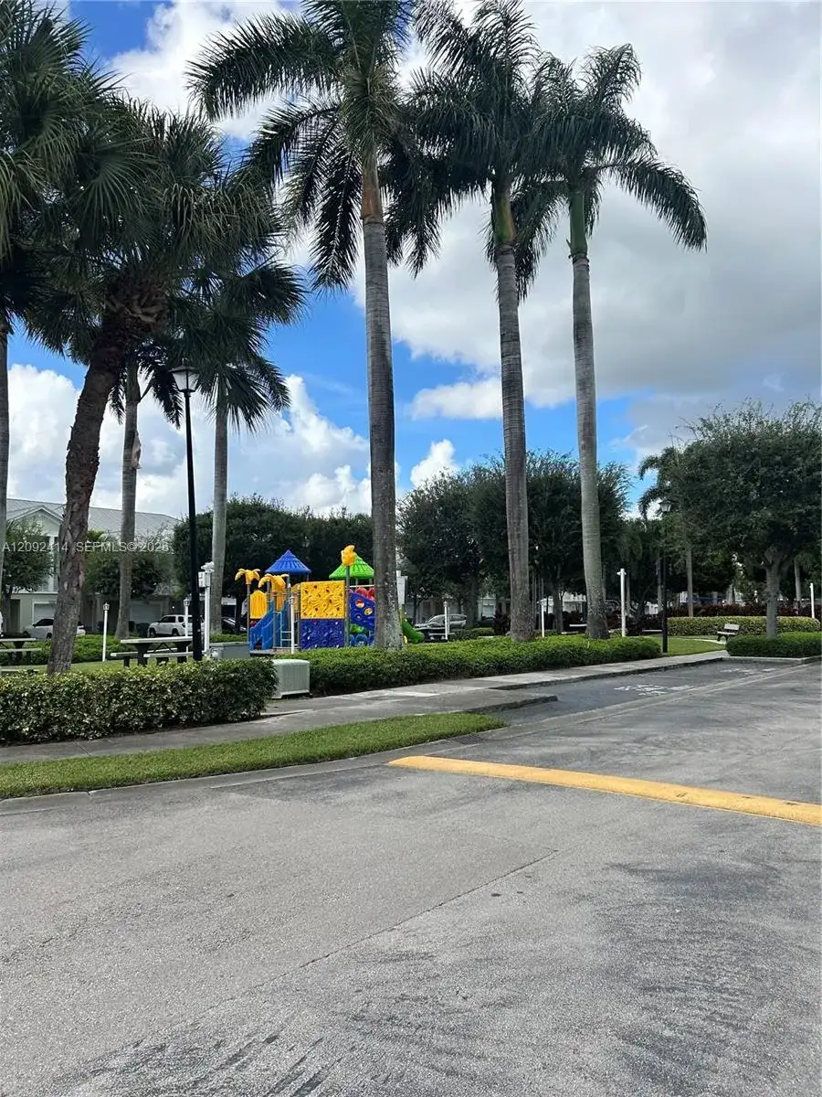 10735 NW 75th St, Doral FL 33178 photo 4
