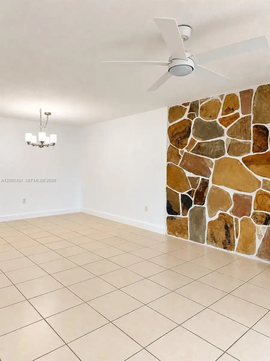 8405 NW 8th St # 103, Miami FL 33126