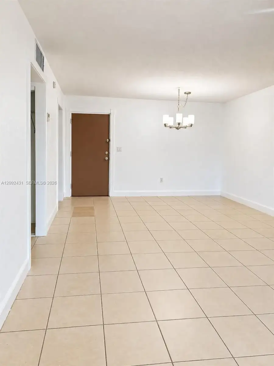 8405 NW 8th St # 103, Miami FL 33126 photo 2