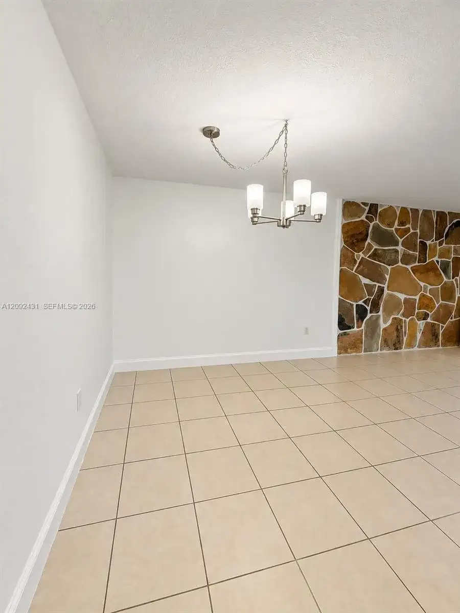8405 NW 8th St # 103, Miami FL 33126 photo 3