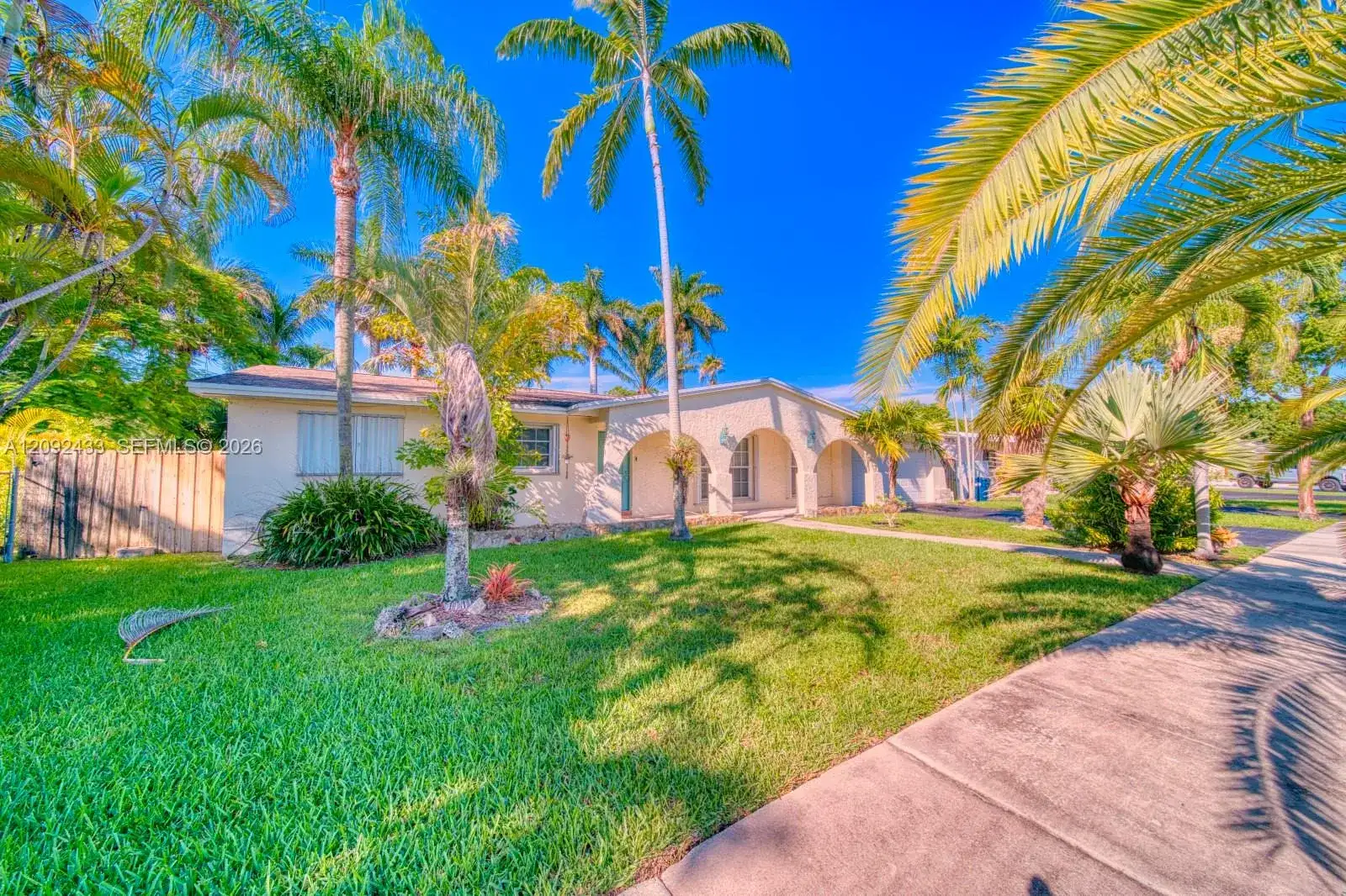 20120 SW 84th Pl, Cutler Bay FL 33189 photo 2