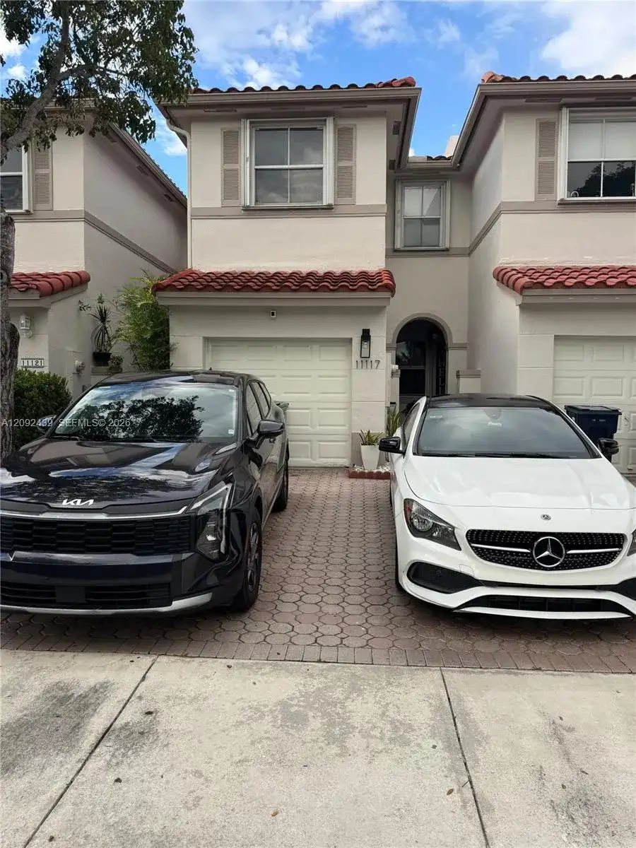 11117 NW 43rd Ln, Doral FL 33178 photo 2