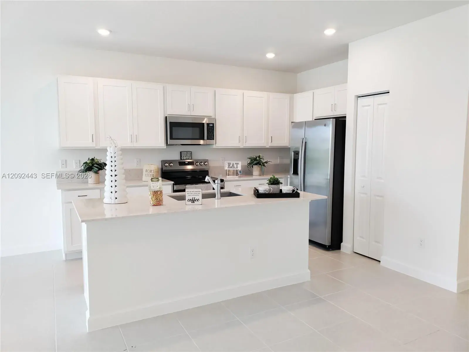 390 SE Crossoak Lane, Port St. Lucie FL 34984
