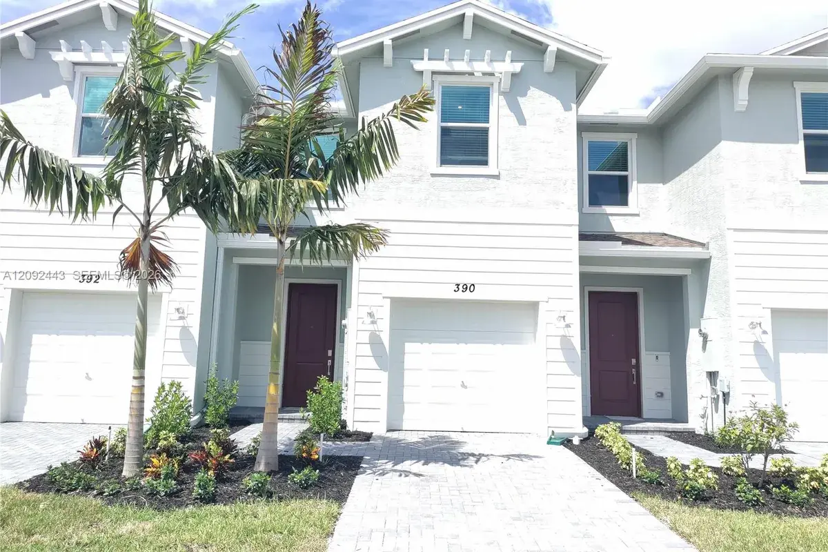 390 SE Crossoak Lane, Port St. Lucie FL 34984