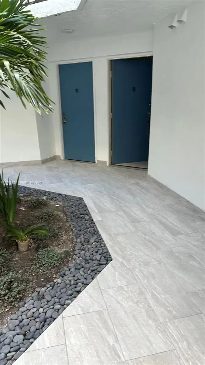 9405 Fontainebleau Blvd # 22, Miami FL 33172 photo 2