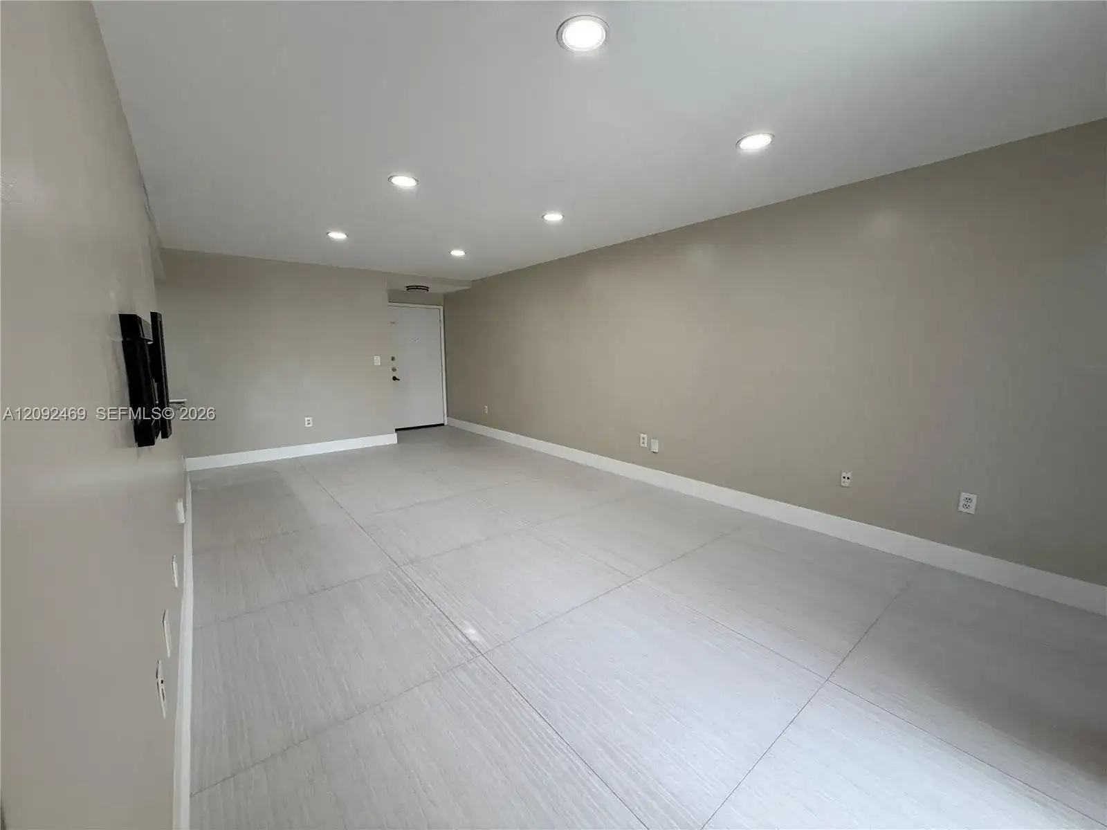 9405 Fontainebleau Blvd # 22, Miami FL 33172 photo 4