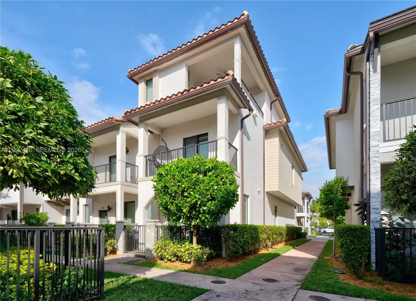 4809 NW 83rd Pkwy, Doral FL 33166 photo 2