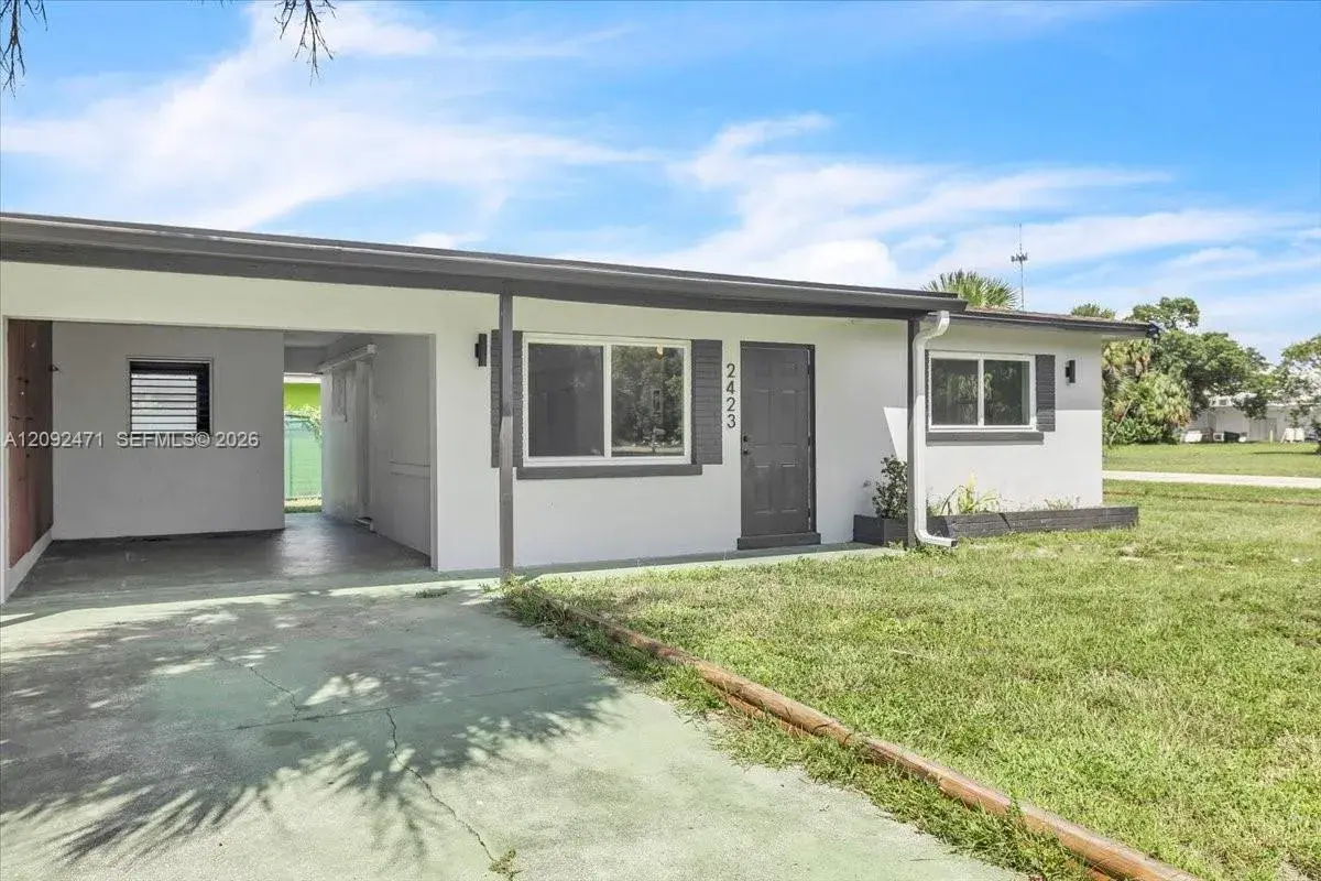 2 bedroom 1 bath Residential Lease for rent at 2423 Jeffcott Street # 2423, Fort Myers FL 33901