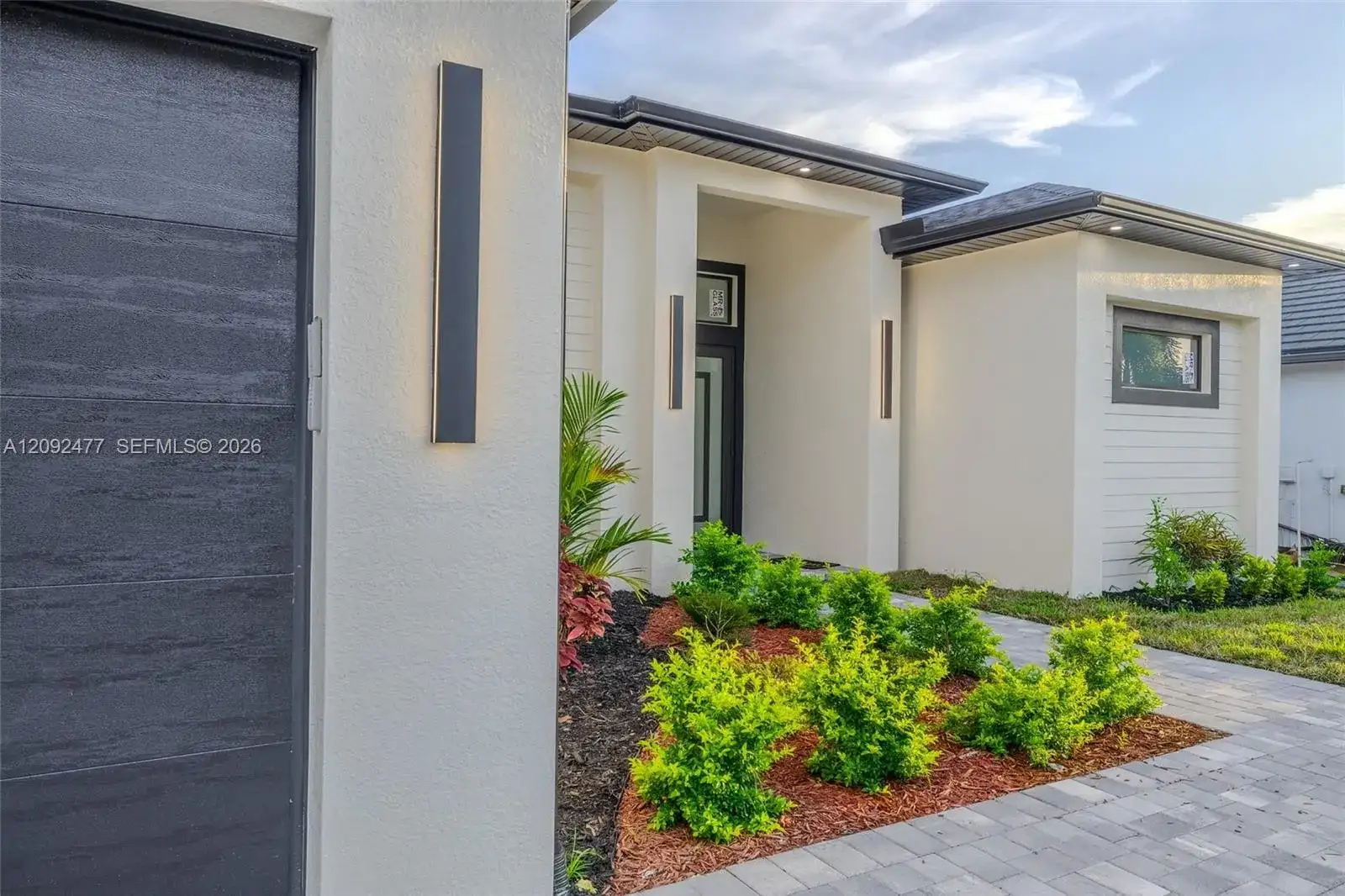 920 SE 5TH TERR, Cape Coral FL 33990 photo 3