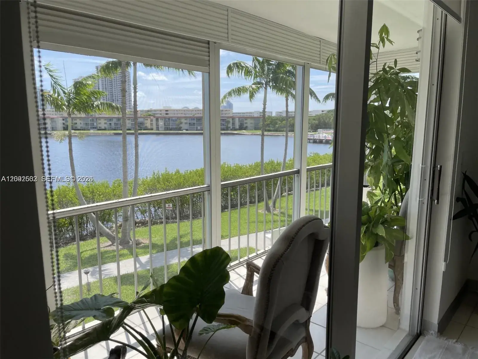 2861 NE Leonard Dr # F206, Aventura FL 33160