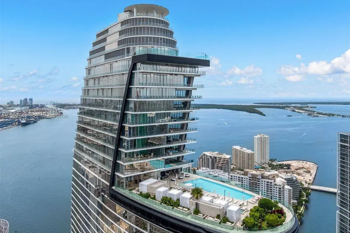 300 Biscayne Boulevard Way, Miami FL 33131