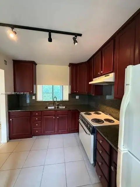 900 Colony Point Cir # 416, Pembroke Pines FL 33026 photo 2