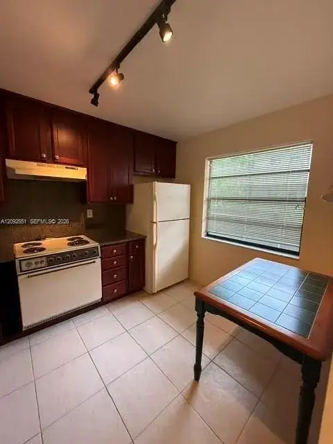 900 Colony Point Cir # 416, Pembroke Pines FL 33026 photo 3