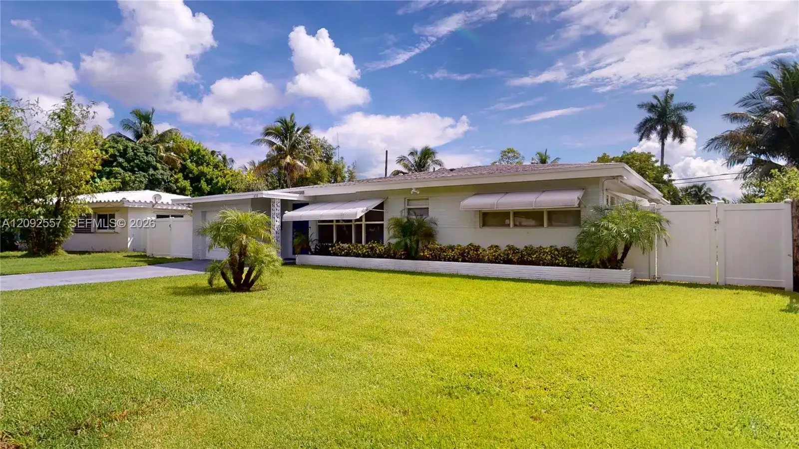 650 E Evanston Cir, Fort Lauderdale FL 33312 photo 2