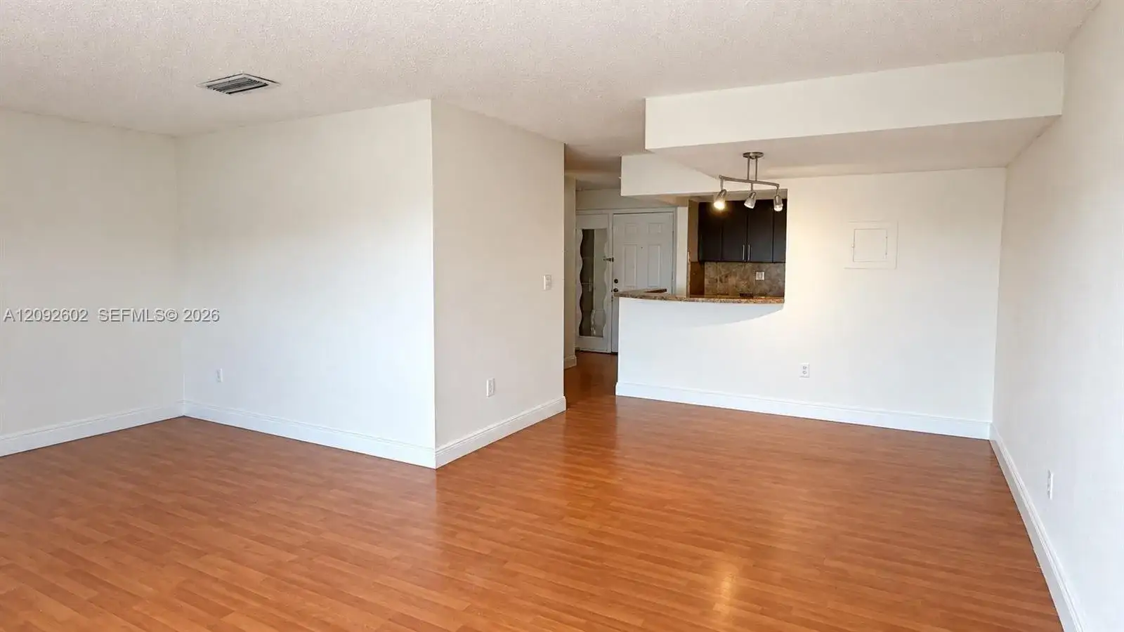 9372 Fontainebleau Blvd # 402, Miami FL 33172