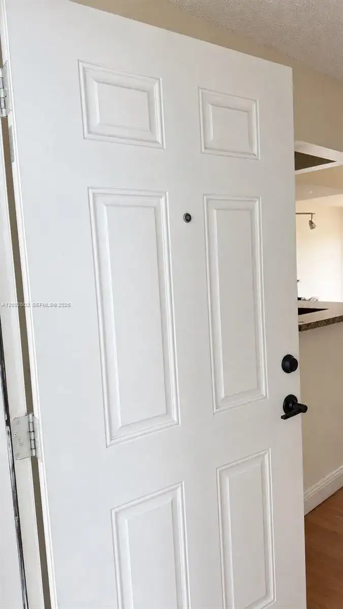 9372 Fontainebleau Blvd # 402, Miami FL 33172 photo 2