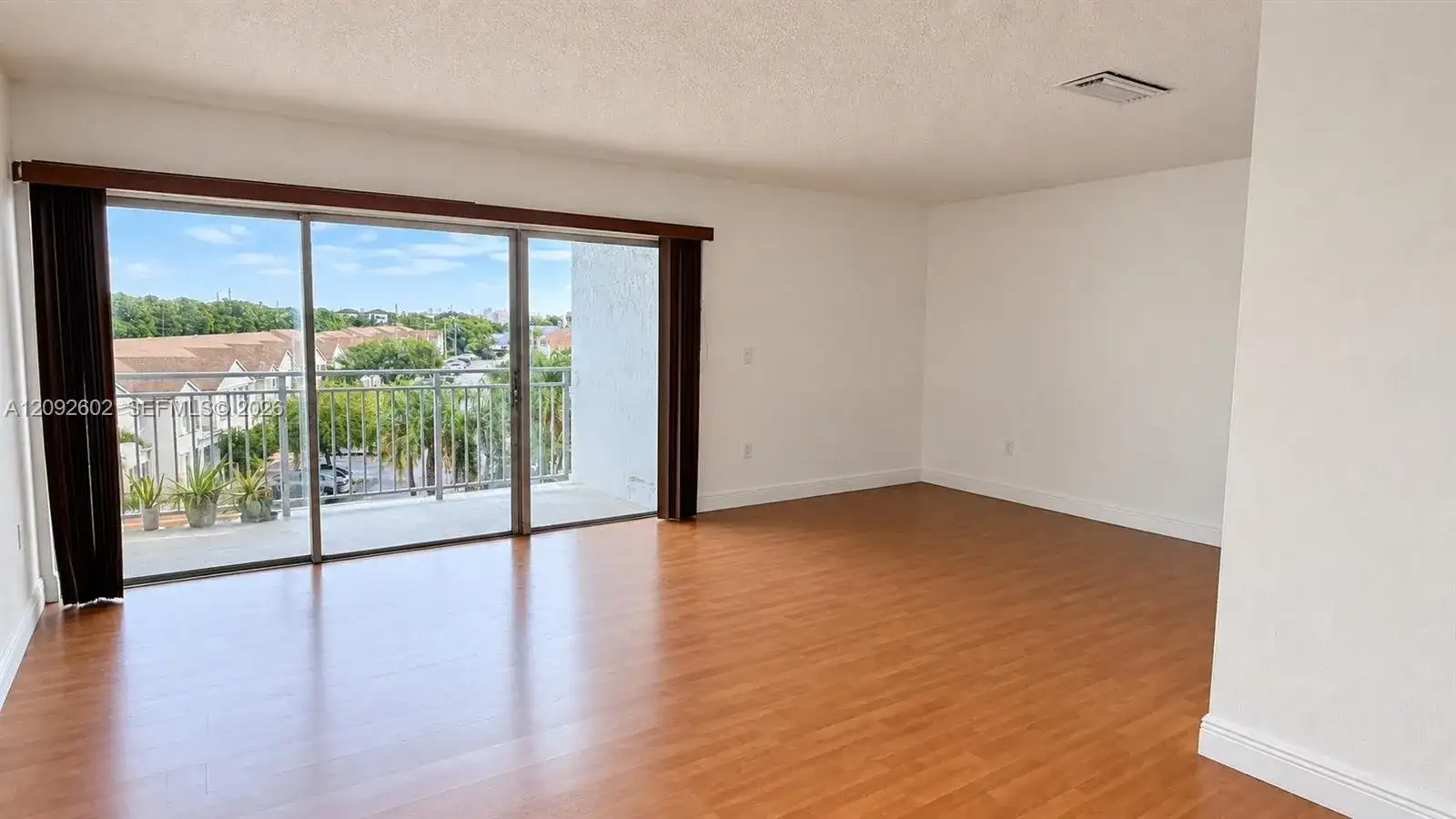 9372 Fontainebleau Blvd # 402, Miami FL 33172 photo 4