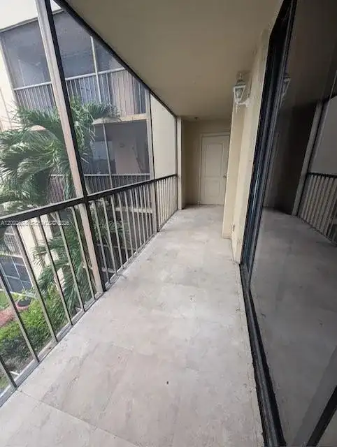 8635 NW 8th St # 303, Miami FL 33126 photo 5