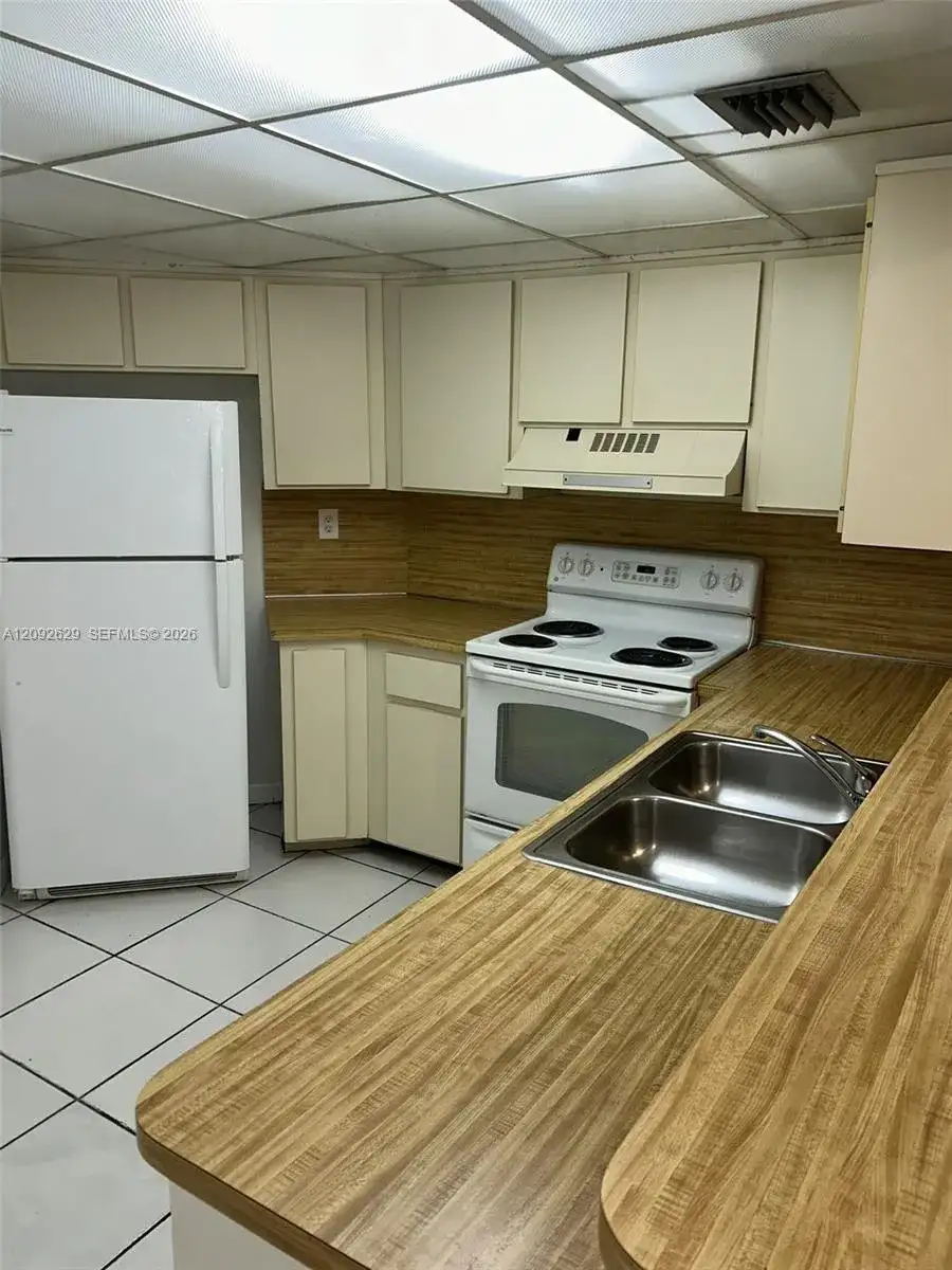 9431 Fontainebleau Blvd # 101, Miami FL 33172 photo 3