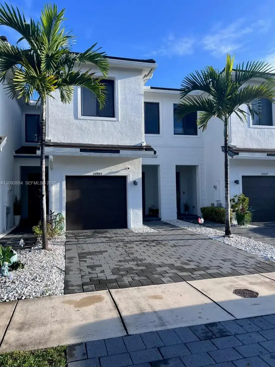 10941 SW 232nd Ter, Homestead FL 33032 photo 4