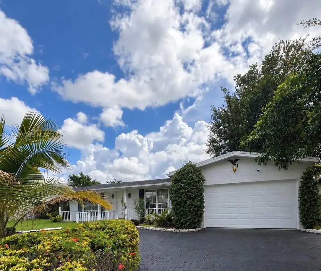 1711 N 47th Ave, Hollywood FL 33021