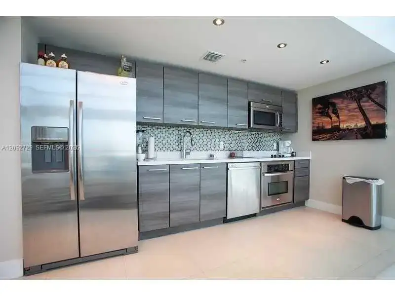 421 Meridian Ave # 21, Miami Beach FL 33139 photo 3