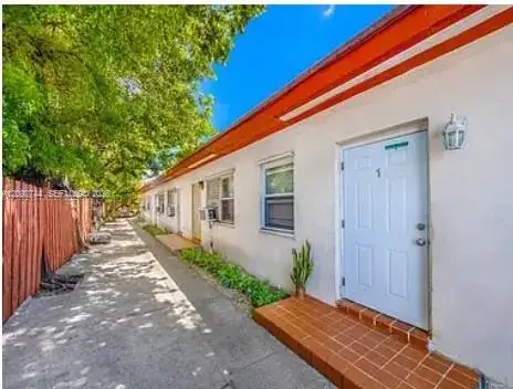 669 NW 28th St # 6, Miami FL 33127 photo 2