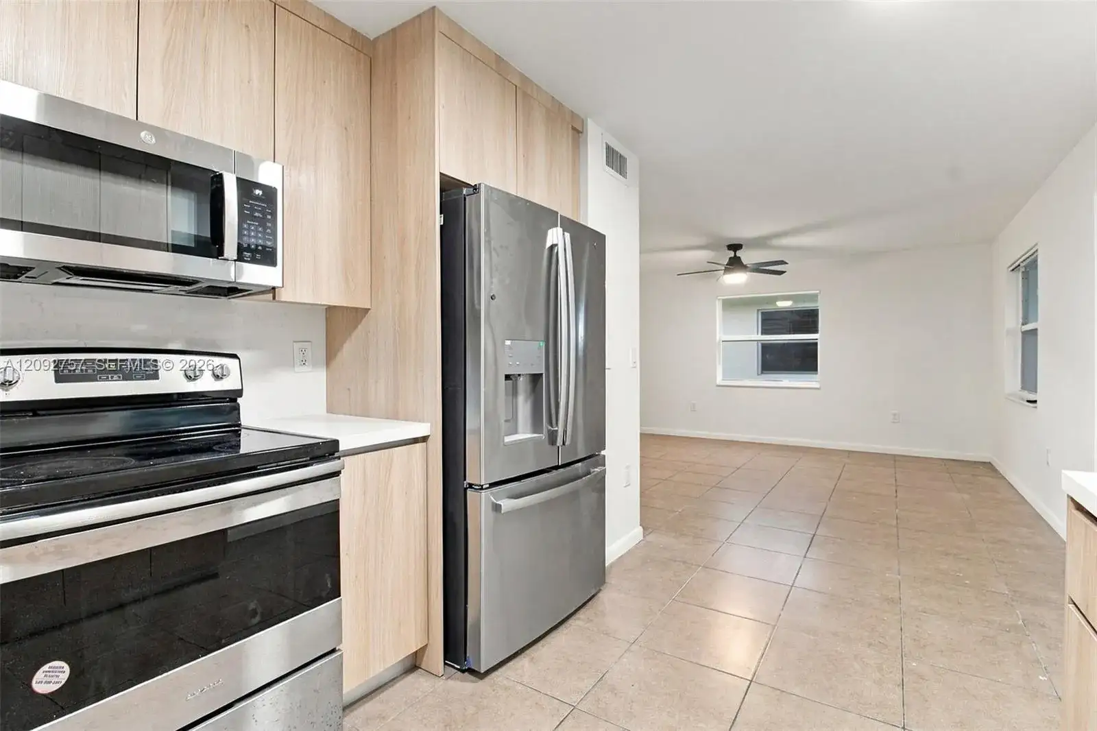 209 NE 35th St, Oakland Park FL 33334 photo 5
