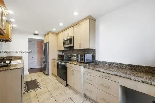 3800 Hillcrest Dr # 523, Hollywood FL 33021 photo 3