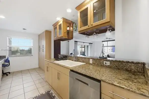 3800 Hillcrest Dr # 523, Hollywood FL 33021 photo 4