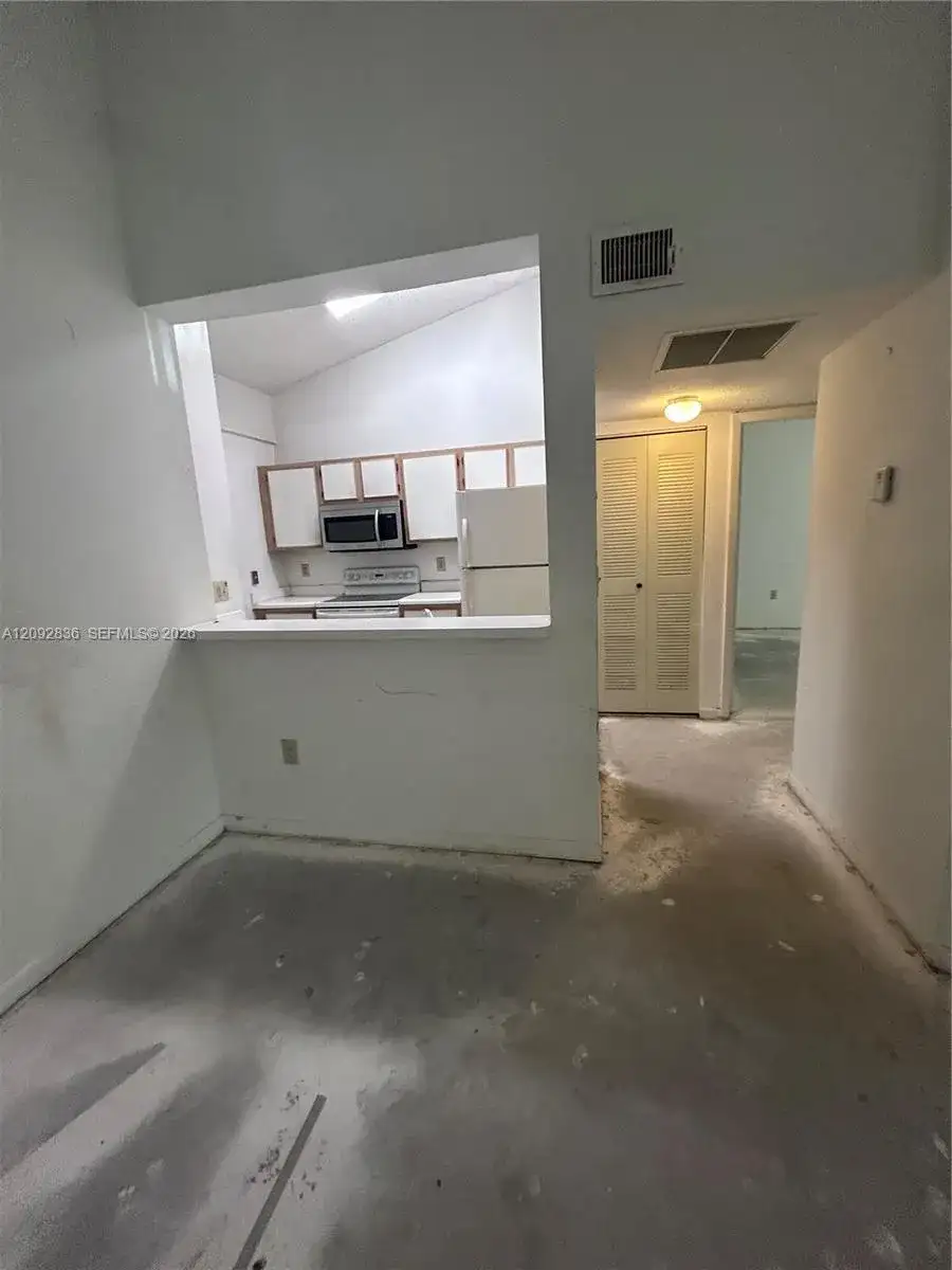2890 N Oakland Forest Dr # 202, Oakland Park FL 33309 photo 4