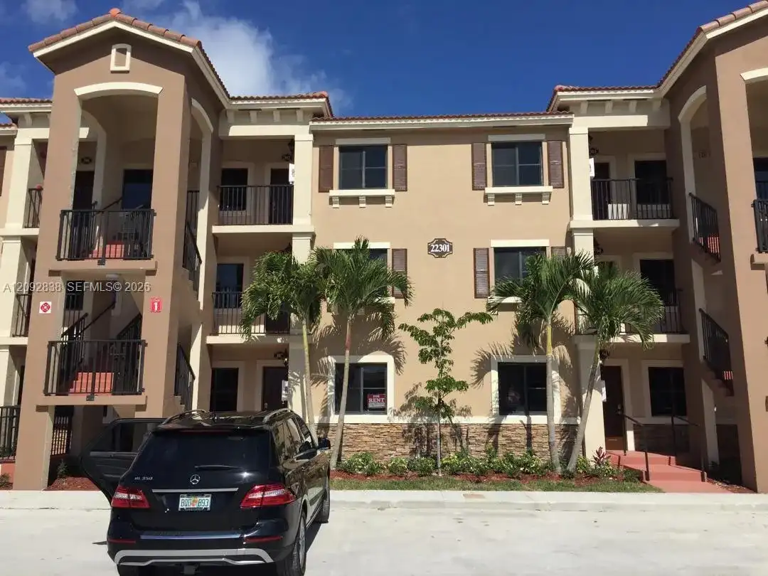 22301 SW 88 pl # 3, Cutler Bay FL 33190