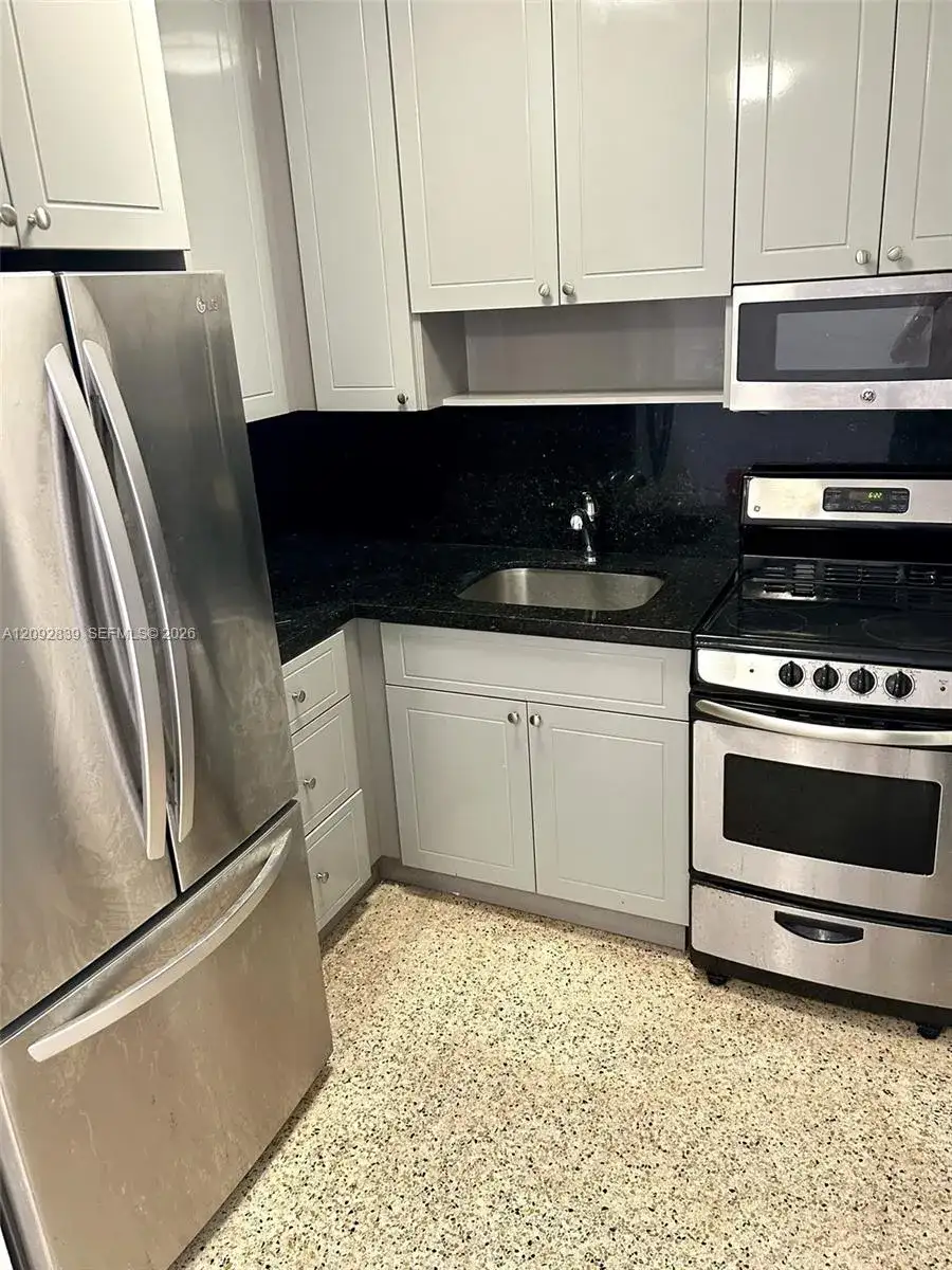 1590 NE 118th St # 1, Miami FL 33161 photo 4