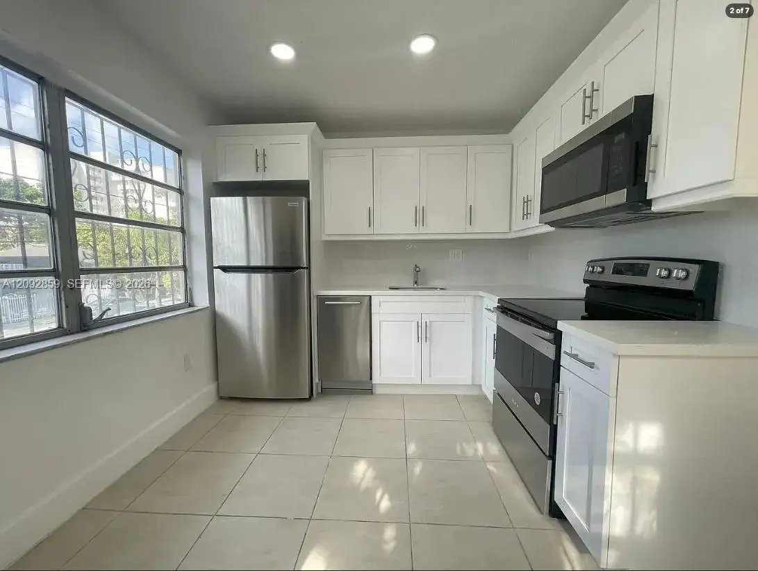 858 SW 2nd St # 4, Miami FL 33130